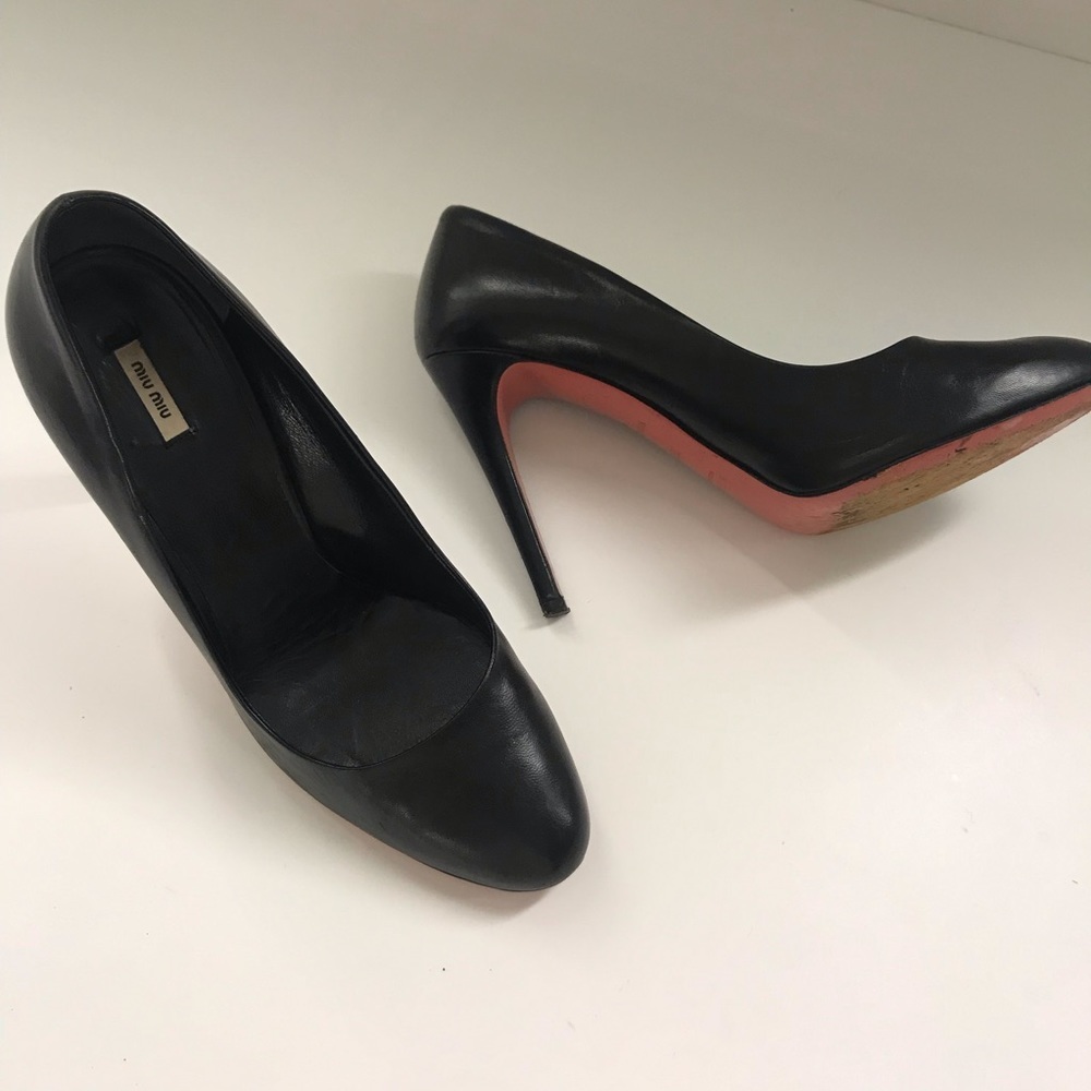 Miu Miu Classic Black Leather Pumps euro 36.5